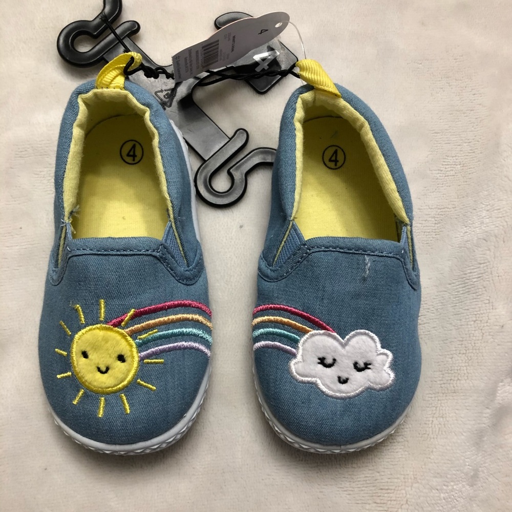 Size 4 toddler shoes